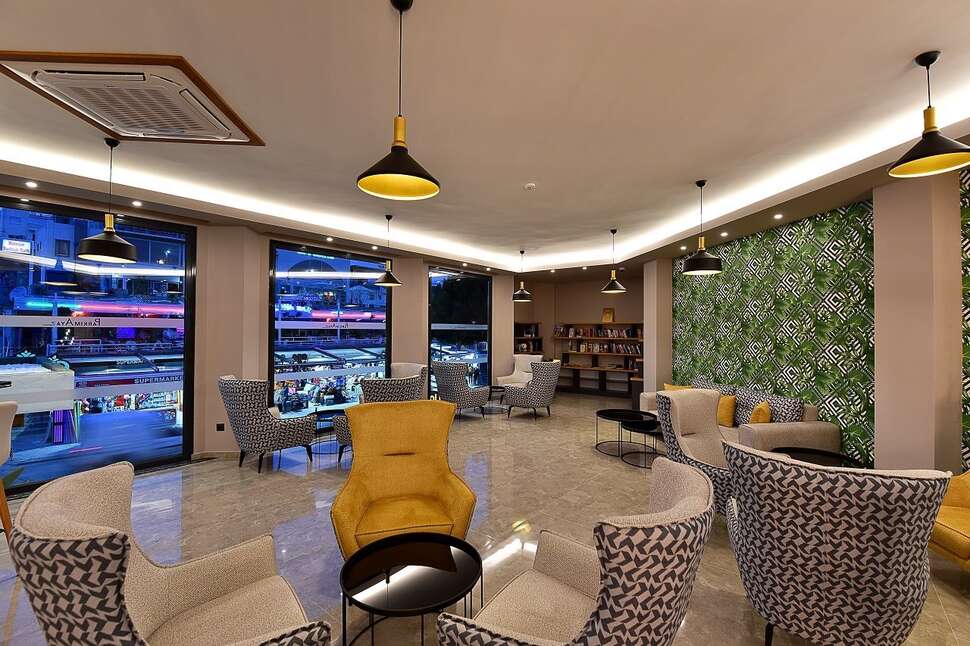 Een foto van het interieur van Parkim Ayaz Hotel