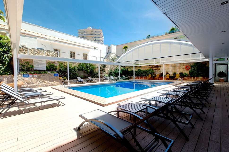 Ein Foto vom Pool im Agua Beach Hotel