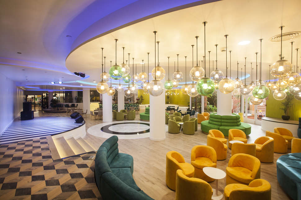 Een foto van het interieur van Villa Mandi Golf Resort