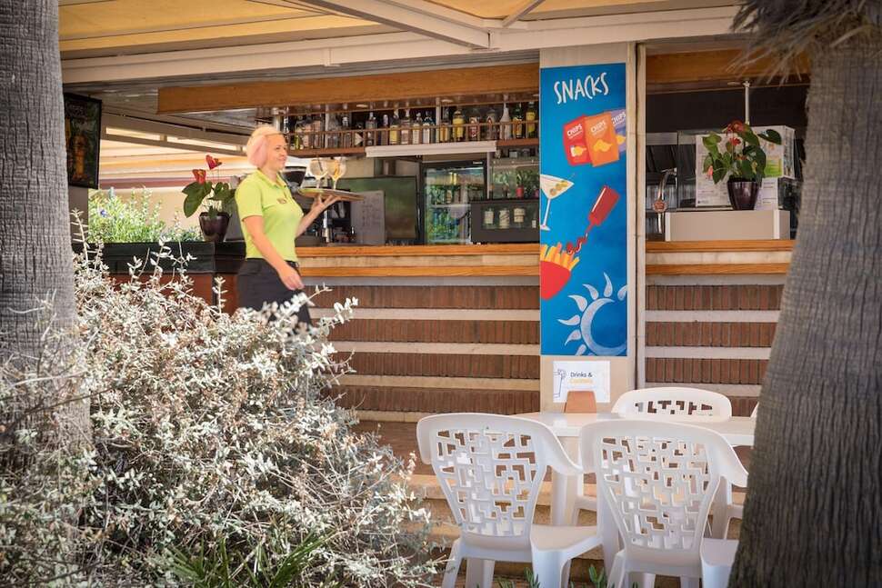 Een foto van het terras bij H-Top Royal Sun