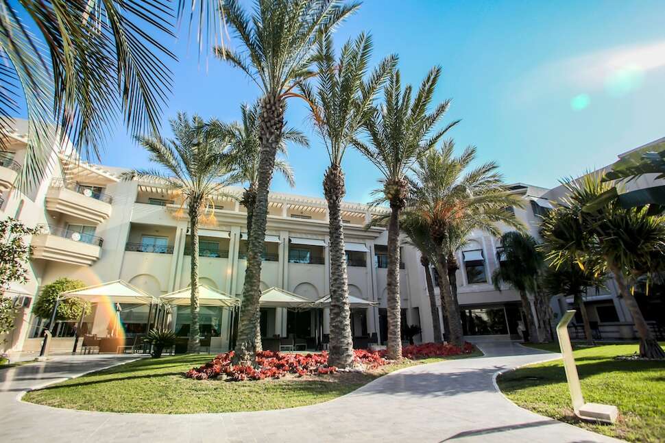 Een foto van de buitenkant van The Russelior Hotel & Spa