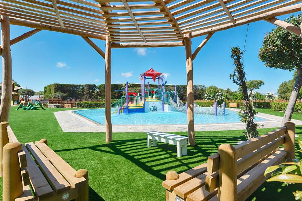 Een foto van Neptune Luxury Resort