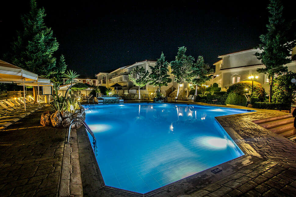 Een foto van het zwembad bij Louros Beach Hotel & Spa