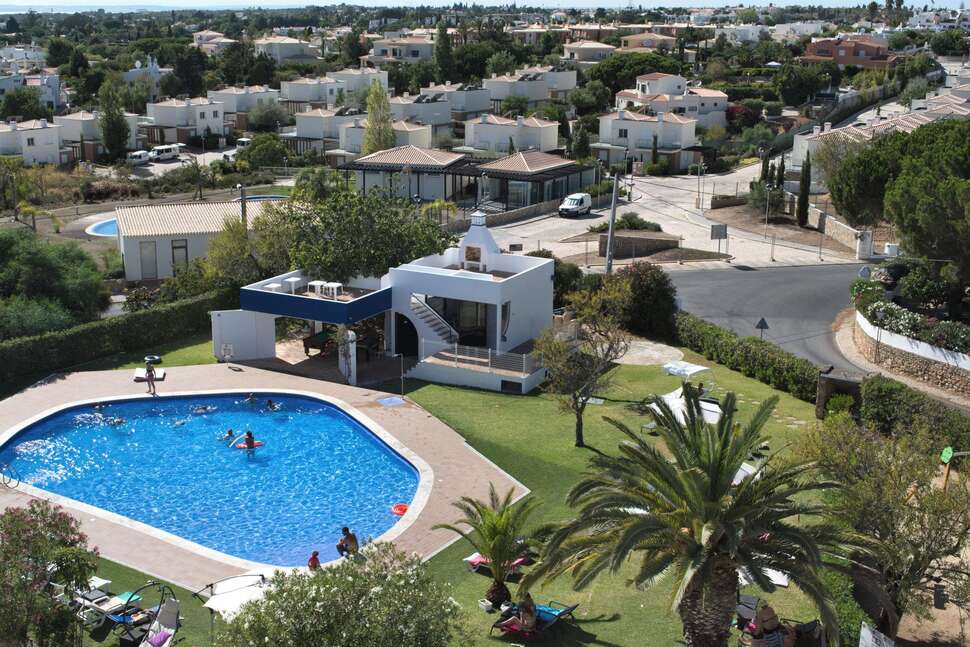 Een foto van een overzicht van Carvoeiro Garden Hotel