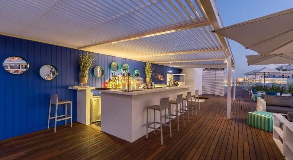 Een foto van het terras bij Hotel Baltum