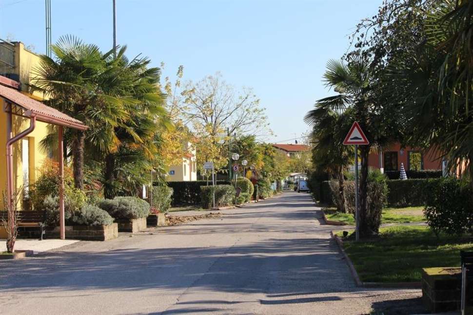 Een foto van het terras bij Camping Butterfly Village