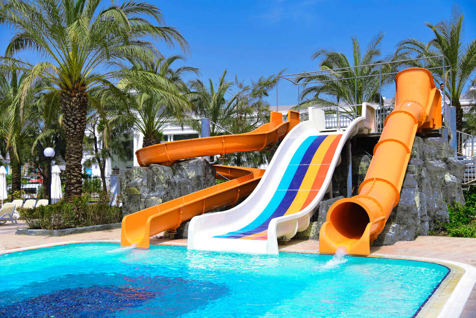 Een foto van het zwembad bij Royal Wings Hotel