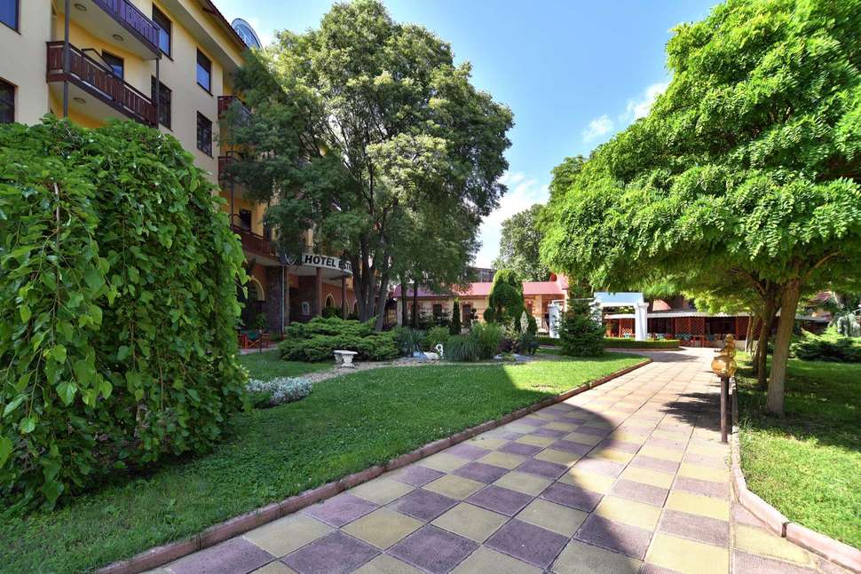 Een foto van Estreya Palace & Residence