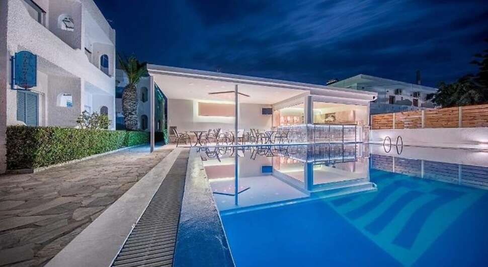 Een foto van het zwembad bij Apollo Appartementen Plakias
