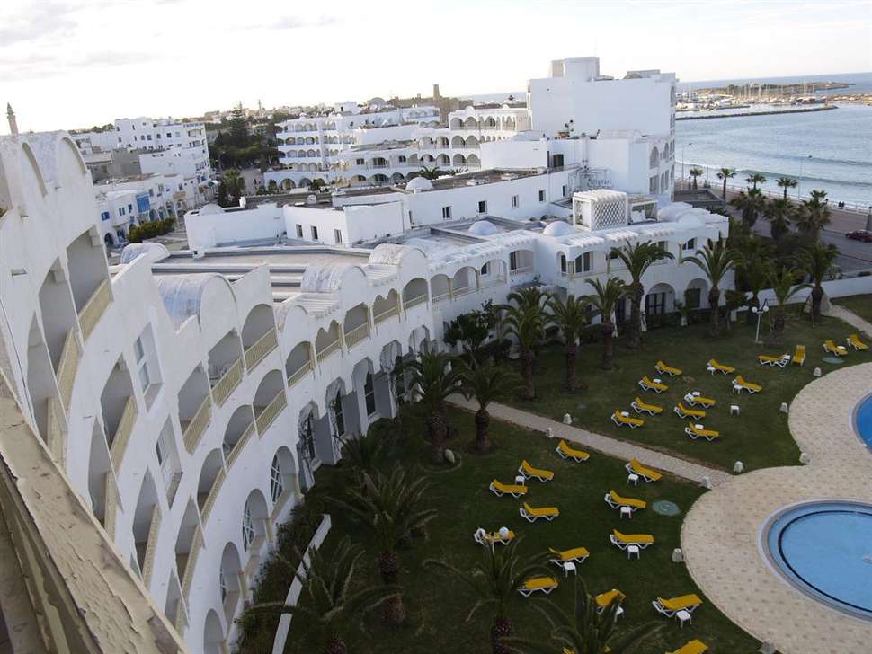 Ein Foto von der Außenansicht des Hotel Delphin El Habib