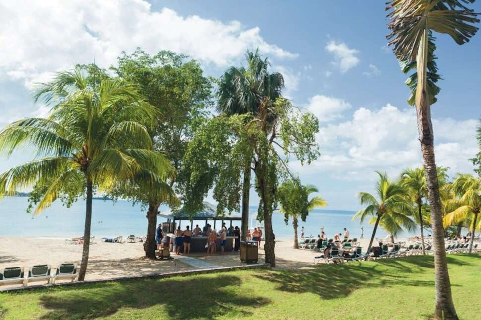 Een foto van het strand bij Riu Negril