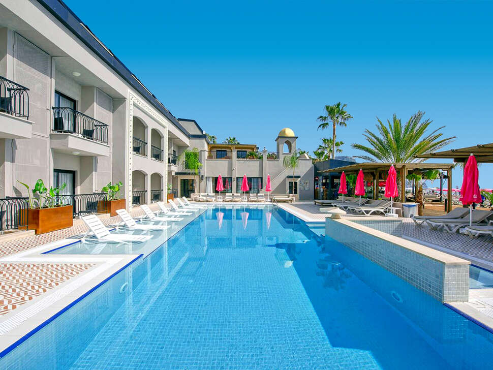 Een foto van het zwembad bij Alaaddin Beach Hotel