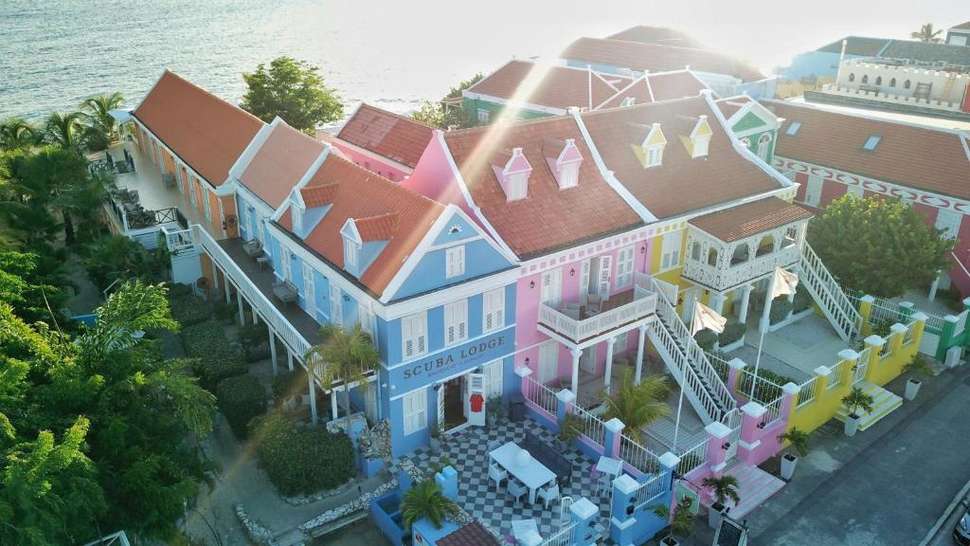 Een foto van de buitenkant van Scuba Lodge Boutique Hotel & Ocean Suites