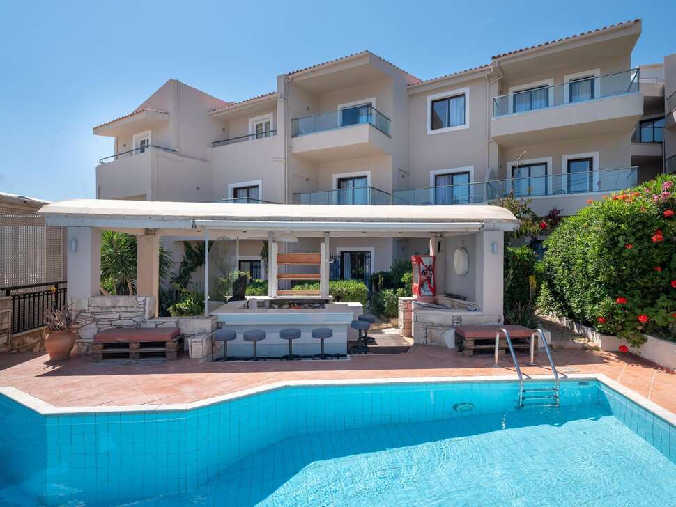 Een foto van het zwembad bij Eva Mare Hotel & Suites