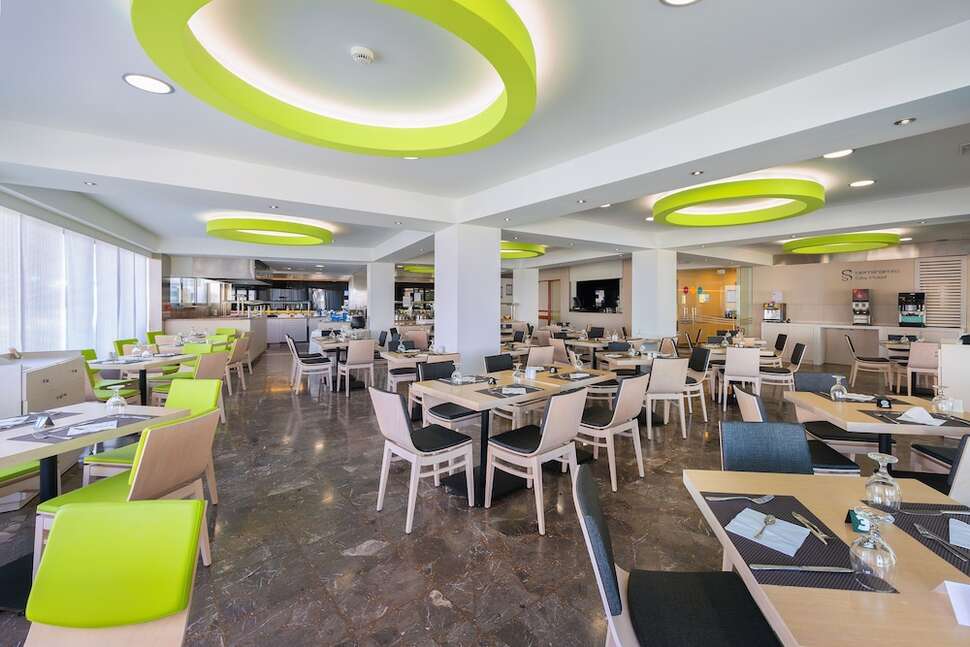 Een foto van de faciliteiten bij Semiramis City Hotel