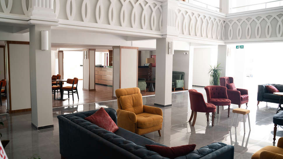 Een foto van het interieur van Tryp by Wyndham Didim
