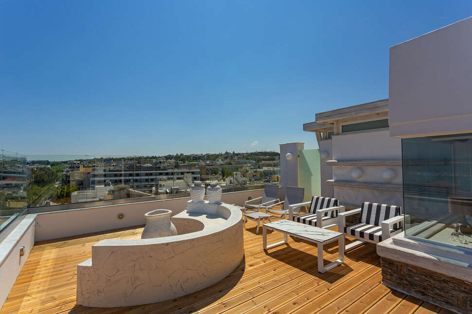Een foto van het terras bij Rhodos Horizon City