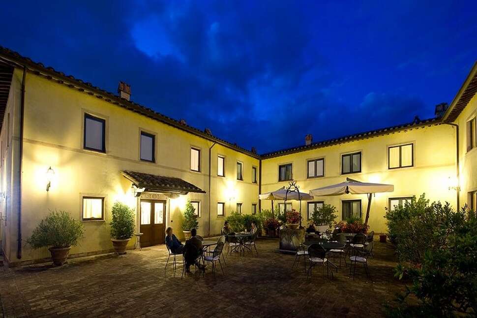 Een foto van het terras bij Relais Dell'Olmo