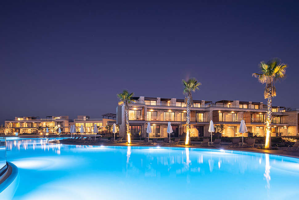 Een foto van het zwembad bij Portes Lithos Luxury Resort