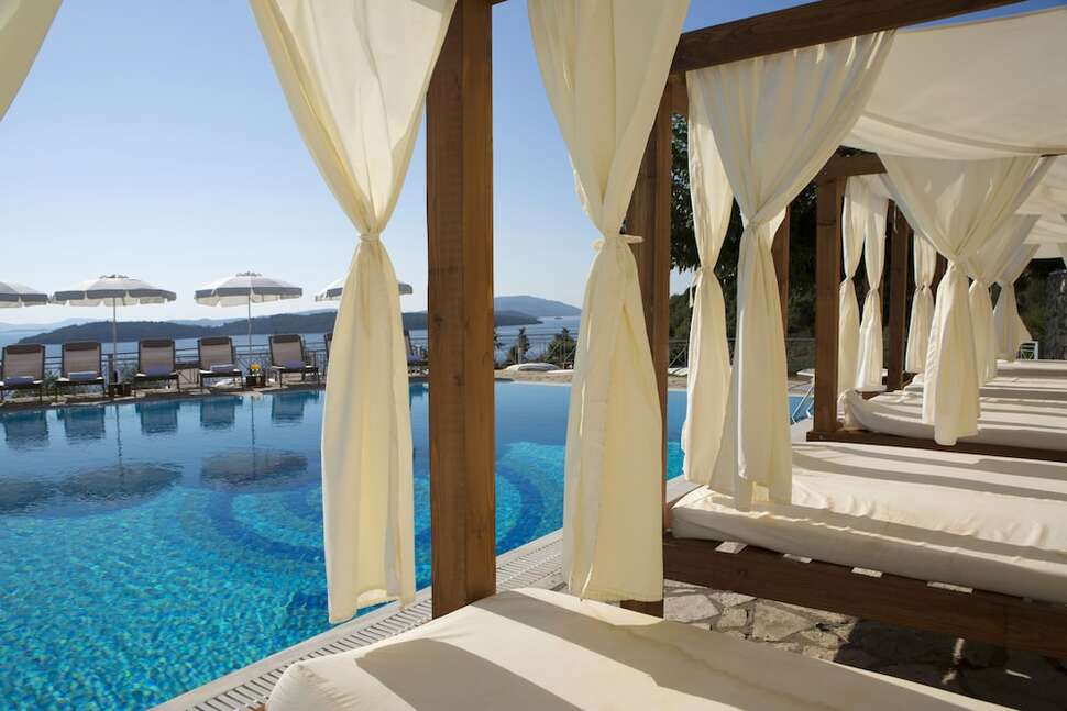 Ein Foto vom Pool im Red Tower Hotel