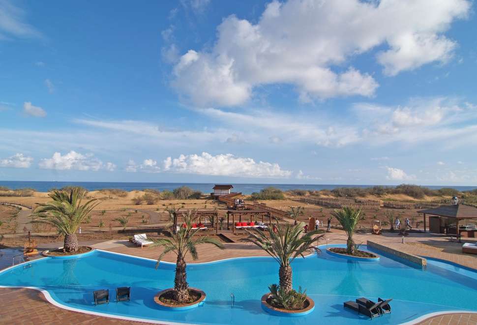 Een foto van het zwembad bij Pestana Porto Santo Beach Resort & Spa