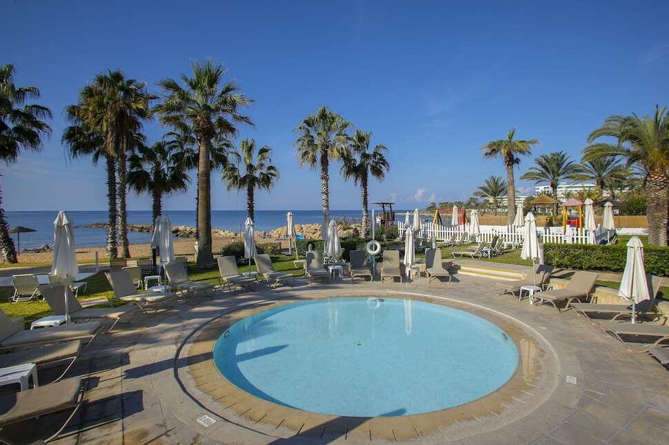 Een foto van het zwembad bij Louis Ledra Beach Hotel