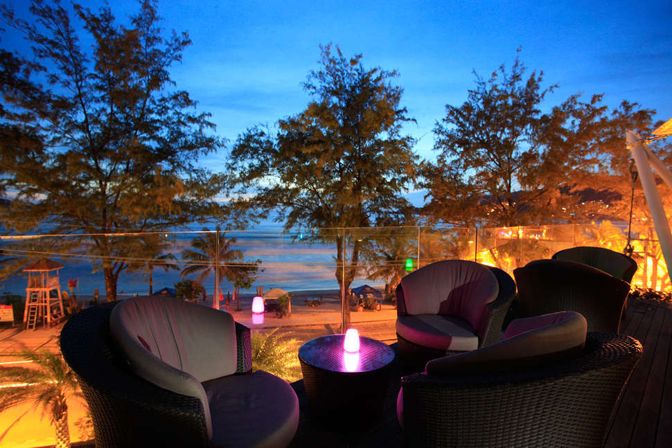 Een foto van het terras bij Phuket Graceland Resort & Spa