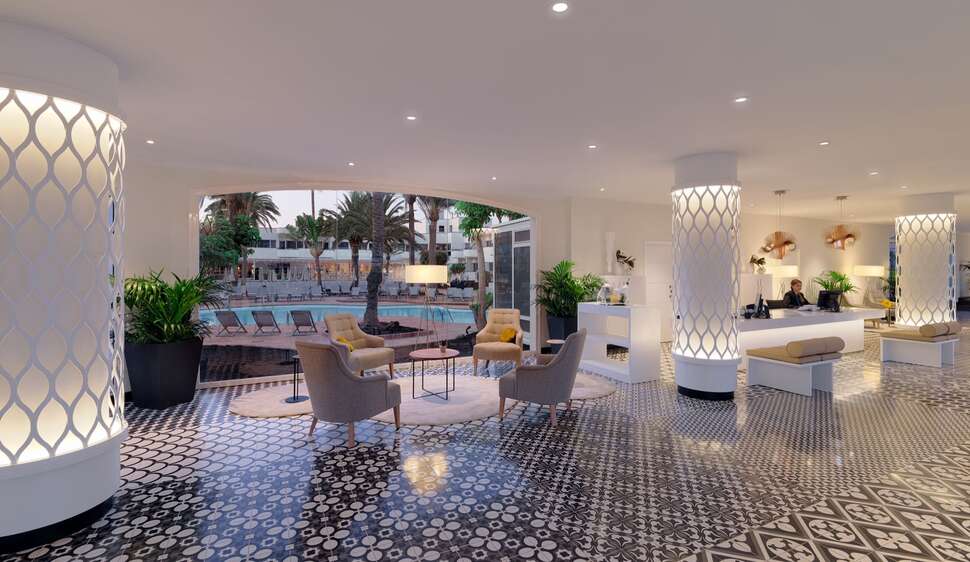 Een foto van het interieur van H10 Ocean Dunas
