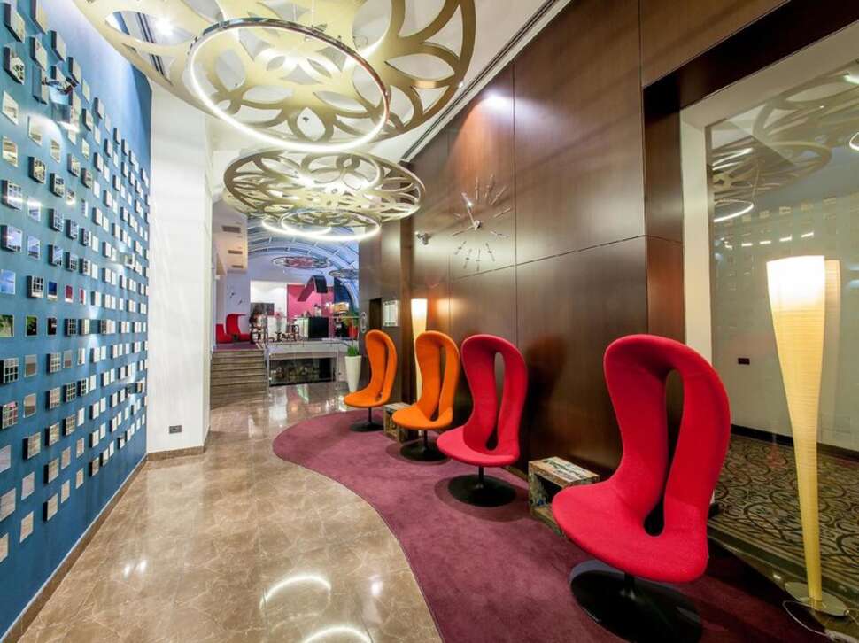 Een foto van het interieur van Ikonik Parlament