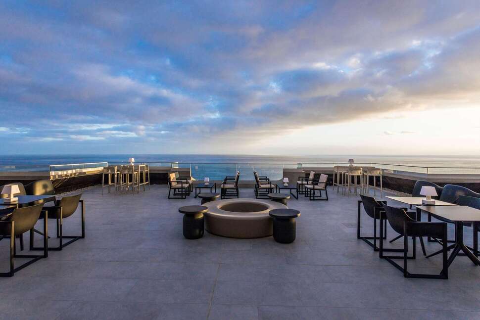 Ein Foto von der Terrasse im Allegro Madeira
