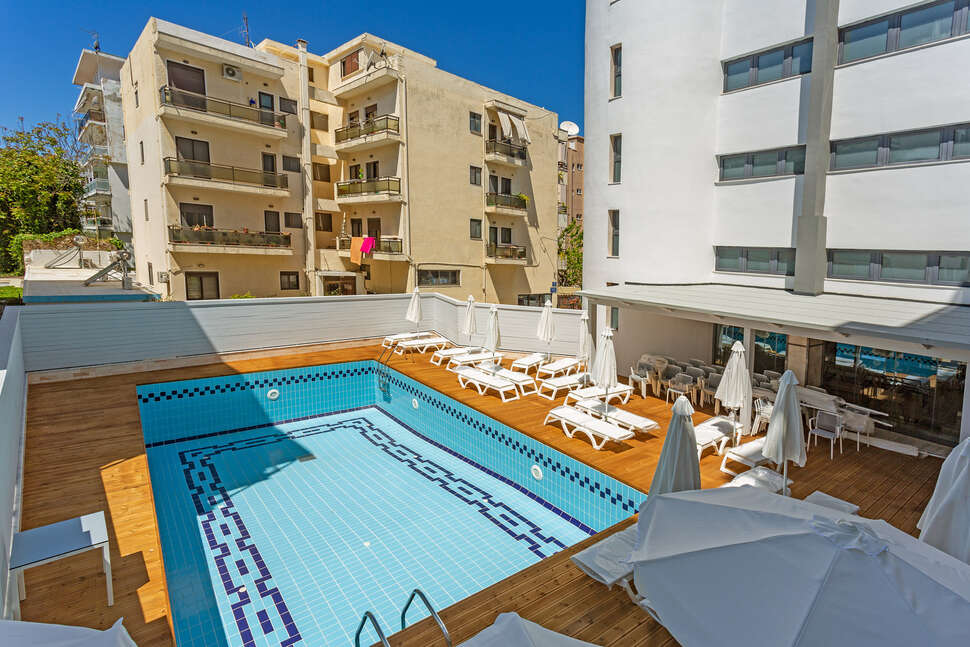Een foto van het zwembad bij Rhodos Horizon City