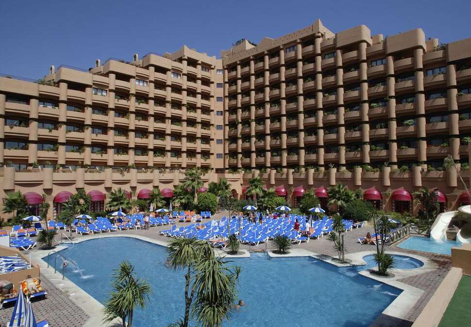 Een foto van het zwembad bij Hotel Ibersol Almunecar Beach & Spa
