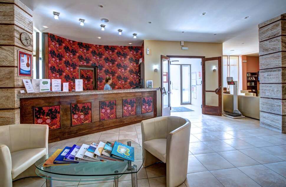 Een foto van het interieur van Golden Sands Hotel
