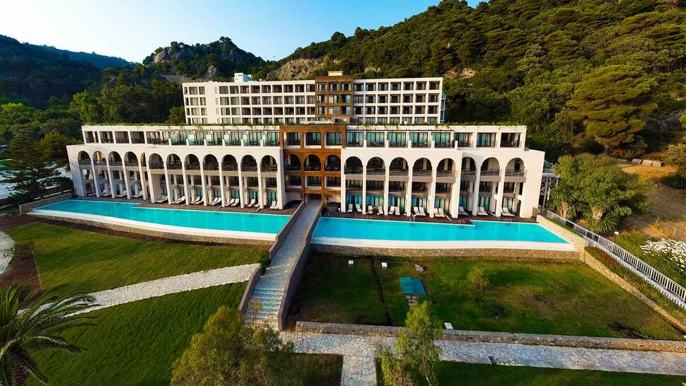 Een foto van het zwembad bij Domes of Corfu