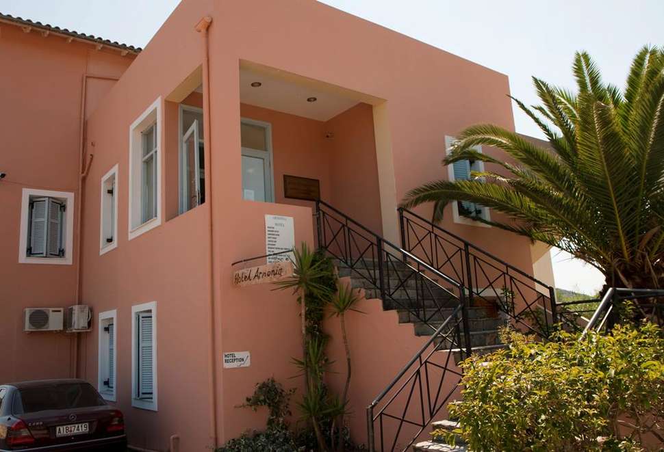 Ein Foto von der Außenansicht des Armonia Hotel