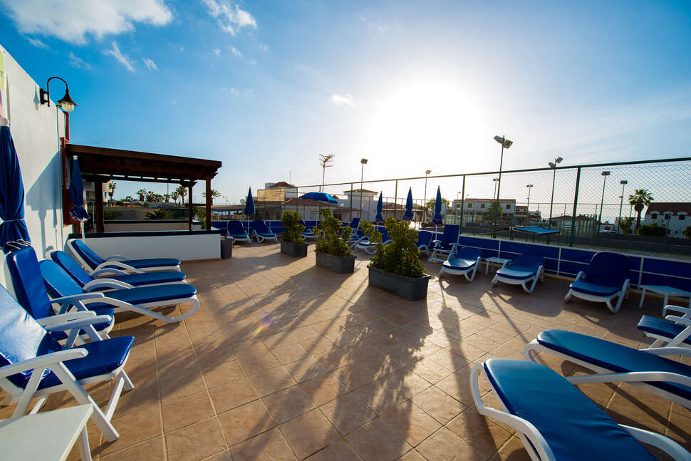 Een foto van het terras bij Ona El Marqués Resort