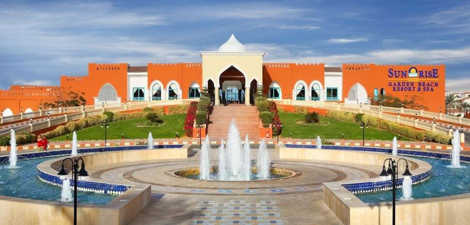 Een foto van de buitenkant van Sunrise Garden Beach Resort