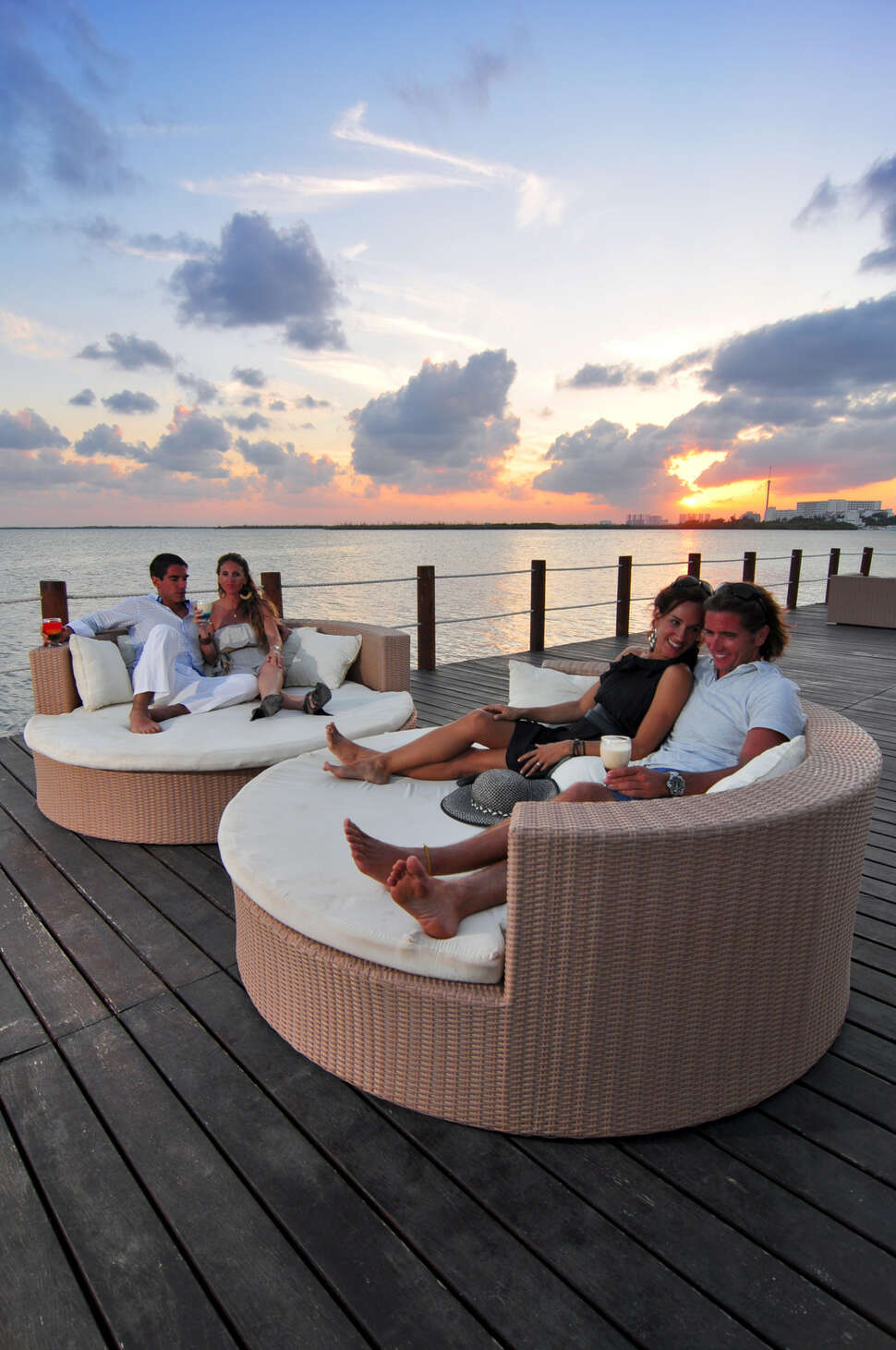 Een foto van het terras bij Sunset Marina Resort & Yacht Club