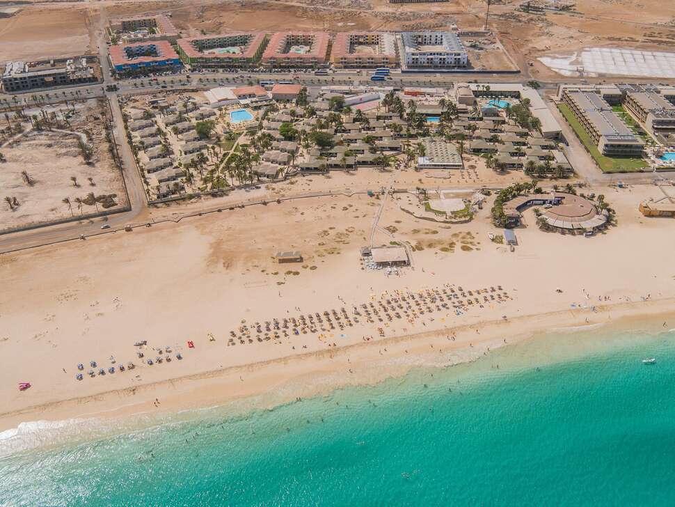 Een foto van het strand bij Oasis Belorizonte Hotel