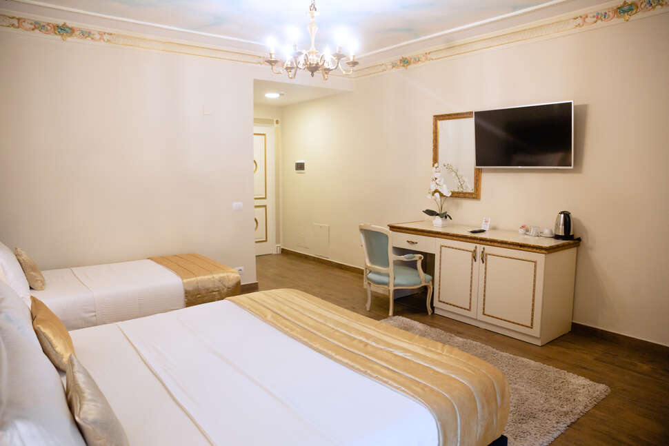 Een foto van Empire Hotel