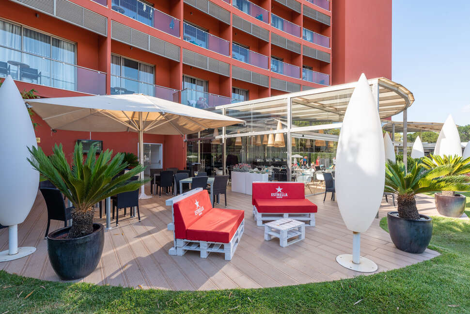 Een foto van het terras bij Aqua Pedra dos Bicos
