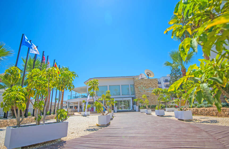 Ein Foto von der Außenansicht des Marlita Beach Hotel Apartments