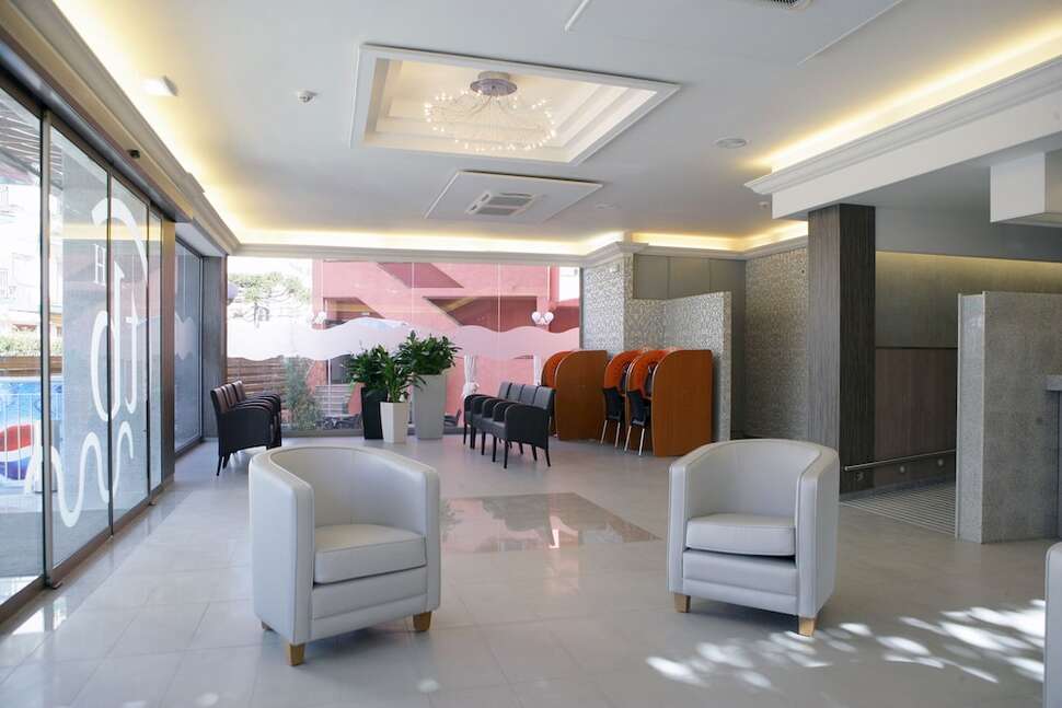 Een foto van het interieur van Hotel Tossa Beach