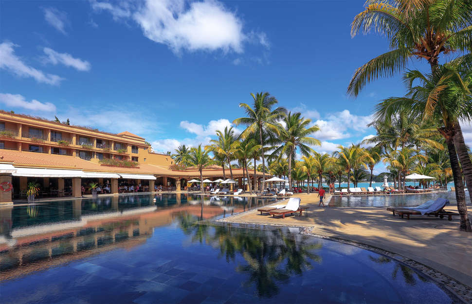Een foto van het zwembad bij Mauricia Beachcomber