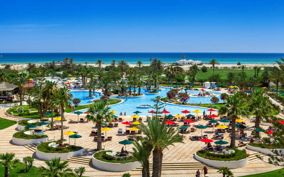 Een foto van het zwembad bij Djerba Plaza Thalasso & Spa