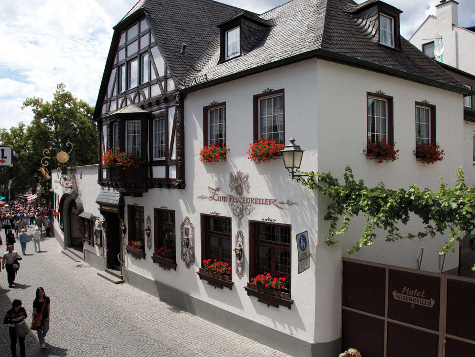 Een foto van de buitenkant van Hotel Felsenkeller