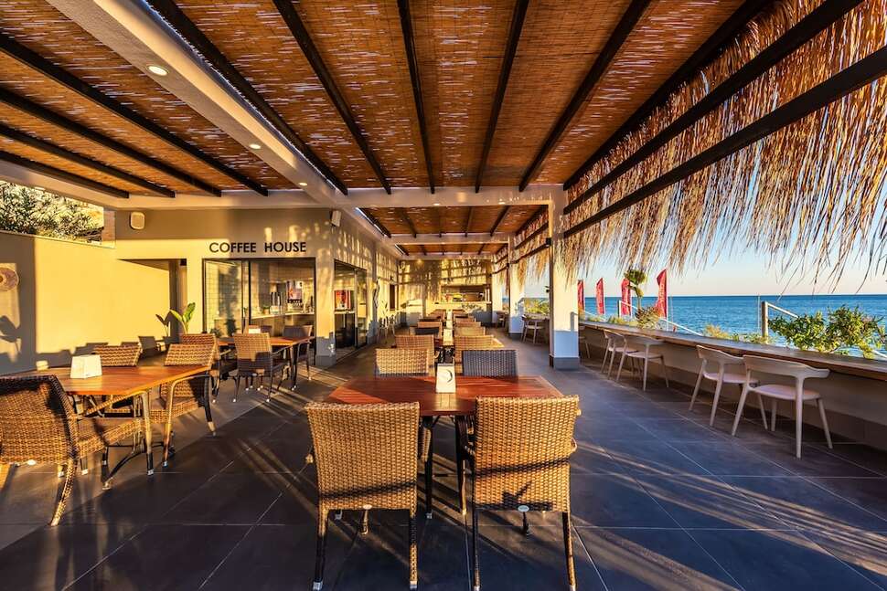 Een foto van de faciliteiten bij White City Beach Hotel