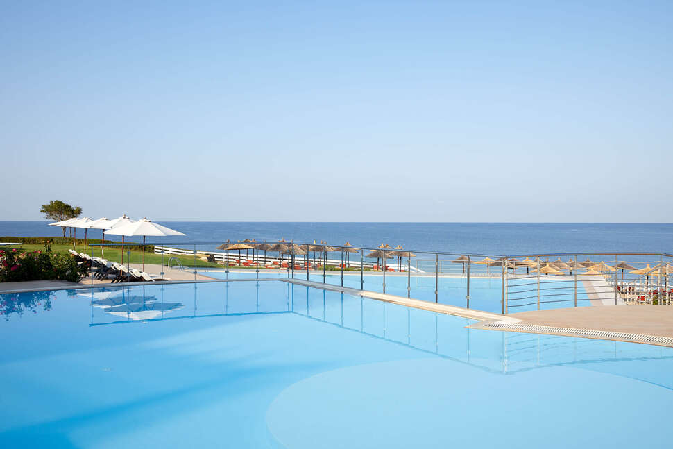 Een foto van het zwembad bij Istion Club & Spa