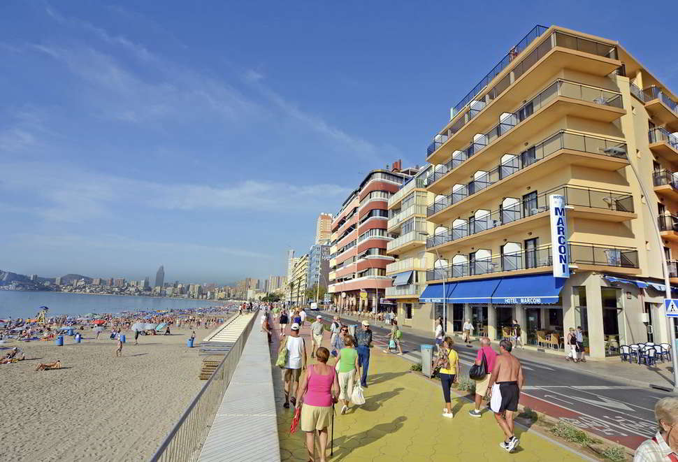Een foto van de buitenkant van Hotel Marconi