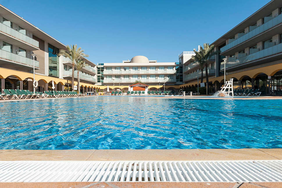 Een foto van het zwembad bij Hotel Mediterraneo Benidorm